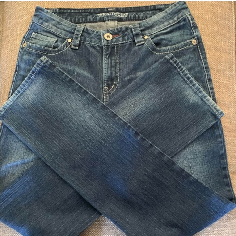 Excellent Preowned Condition Boot Hill Trading Company Jeans Size 29.